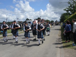 30.6.13 Aalborg pipeband spiller til Jerslev marked 020
