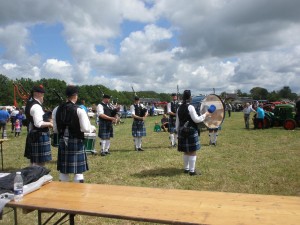 30.6.13 Aalborg pipeband spiller til Jerslev marked 026